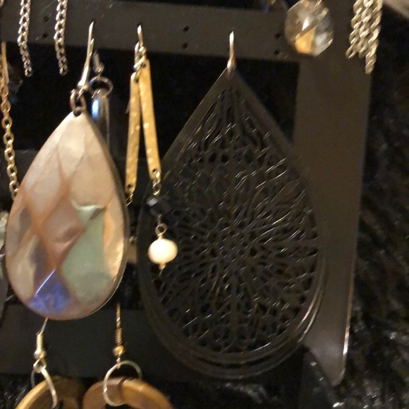 Earring Collection - Picture 4 of 6